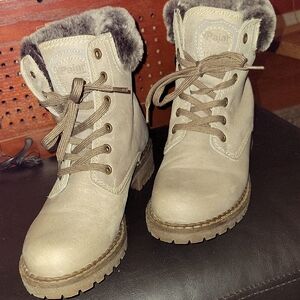 Pajar Women's Beige Winter Boots